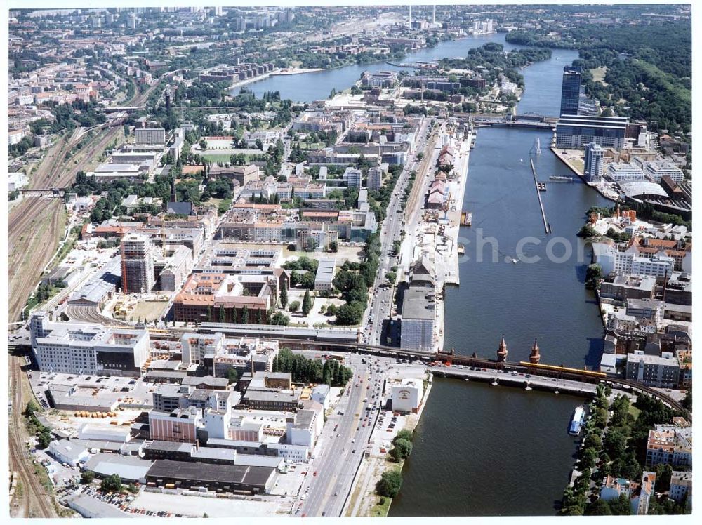 Berlin - Friedrichshain from the bird's eye view: Fertigstellung der Geschäfts- und Wohnneubausiedlung Oberbaum-City an der Oberbaumbrücke in Berlin-Friedrichshain. -ehemaliges NARVA-Gelände !!