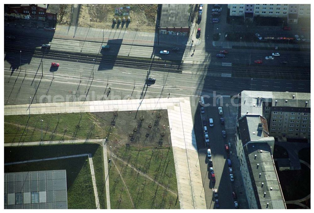 Aerial image Berlin Prenzlauer-Berg - Fertigstellung der letzten Ecke der Außenanlagen am Gelände des Velodroms an der Landsberger Allee in Berlin-Prenzlauer Berg durch die OSB Sportstättenbauten GmbH