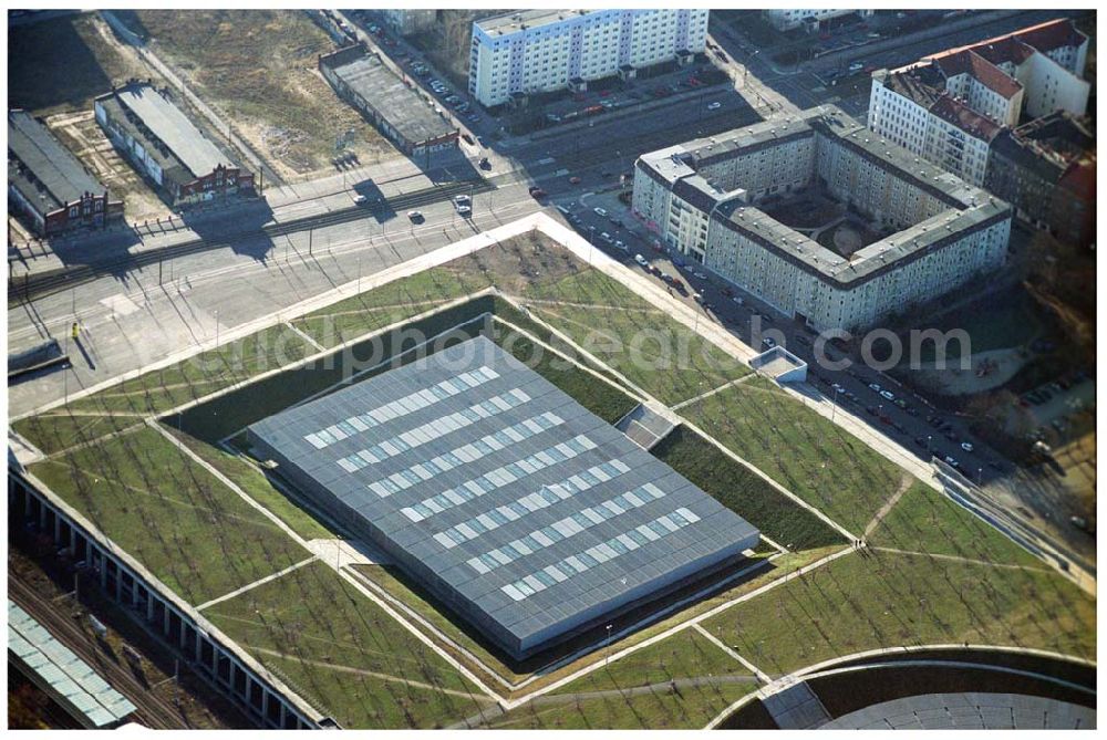 Aerial image Berlin Prenzlauer-Berg - Fertigstellung der letzten Ecke der Außenanlagen am Gelände des Velodroms an der Landsberger Allee in Berlin-Prenzlauer Berg durch die OSB Sportstättenbauten GmbH