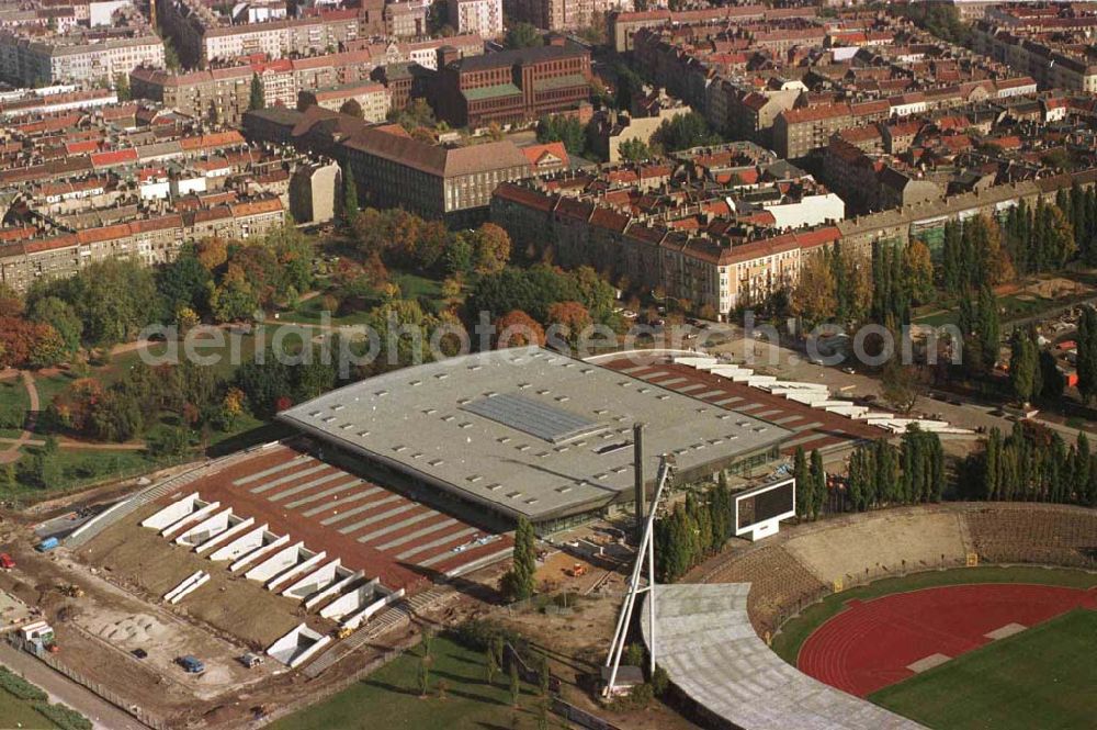 Berlin - Prenzlauer-Berg from above - Fertigstellung der Max-Schmeling-Halle am Jahnsportpark durch OSB-Sportstättenbau GmbH Veröffentlichung nur bei Urhebernennung euroluftbild.de / Robert Grahn und Belegzusendung gestattet !