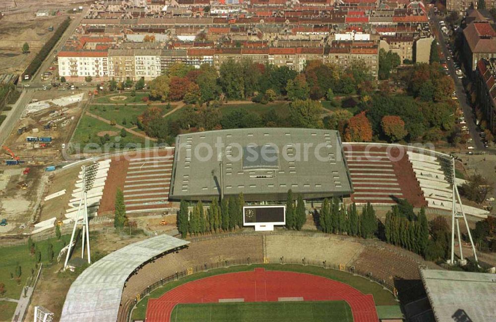 Berlin - Prenzlauer-Berg from the bird's eye view: Fertigstellung der Max-Schmeling-Halle am Jahnsportpark durch OSB-Sportstättenbau GmbH Veröffentlichung nur bei Urhebernennung euroluftbild.de / Robert Grahn und Belegzusendung gestattet !