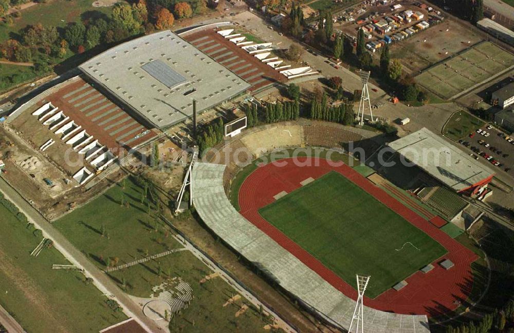 Aerial photograph Berlin - Prenzlauer-Berg - Fertigstellung der Max-Schmeling-Halle am Jahnsportpark durch OSB-Sportstättenbau GmbH Veröffentlichung nur bei Urhebernennung euroluftbild.de / Robert Grahn und Belegzusendung gestattet !