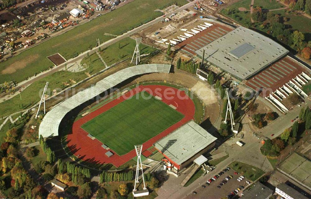 Berlin - Prenzlauer-Berg from the bird's eye view: Fertigstellung der Max-Schmeling-Halle am Jahnsportpark durch OSB-Sportstättenbau GmbH Veröffentlichung nur bei Urhebernennung euroluftbild.de / Robert Grahn und Belegzusendung gestattet !