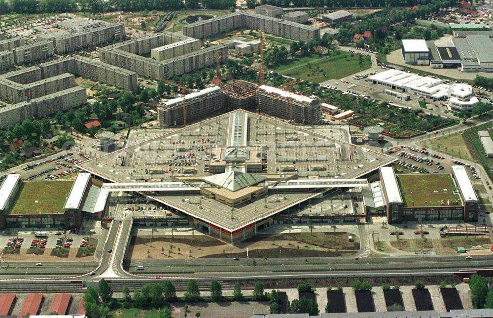 Aerial image Potsdam-Drewitz - Fertigstellung des neueröffneten Einkaufszentrums in Potsdam Drewitz.