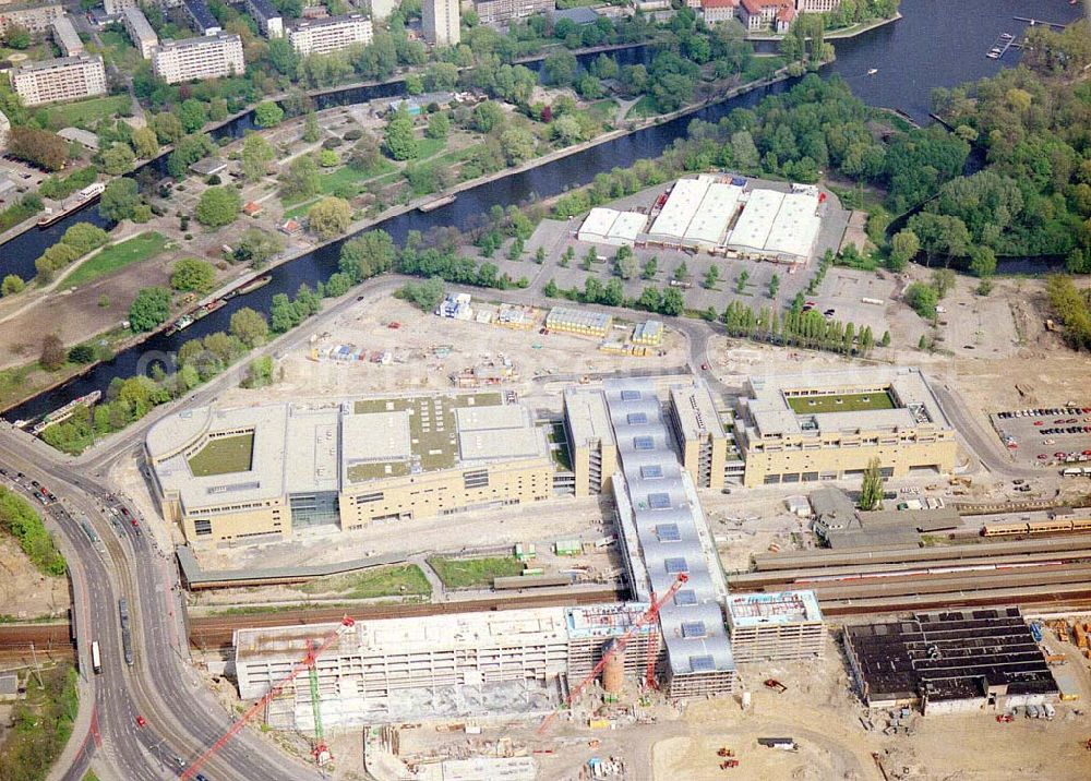 Potsdam - BRA from the bird's eye view: Fertigstellung des Potsdam-Centers in Potsdam.