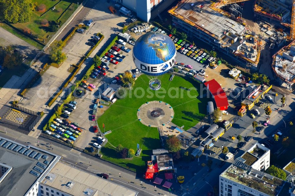 Berlin from above - DIE WELT Advertising captive balloon in Wilhelmstrasse in Berlin. The enterprise air service Berlin pursues in Wilhelmstrasse corner Zimmerstrasse the popular tourist attraction with the panorama about the city. On the ground the parking bay the Trabi-satellite World, operator the East Car Tours GmbH & Co. KG, to a city tour is a Trabi safari by Berlin with the popular satellite