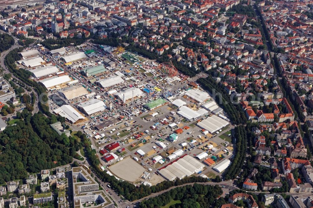 Aerial image München - Area of the Munich Oktoberfest and the Central Agricultural Festival ZLF at the Theresienwiese in Munich, Bavaria. Last construction work at the beer tents and rides of the Volksfest known as Wiesn