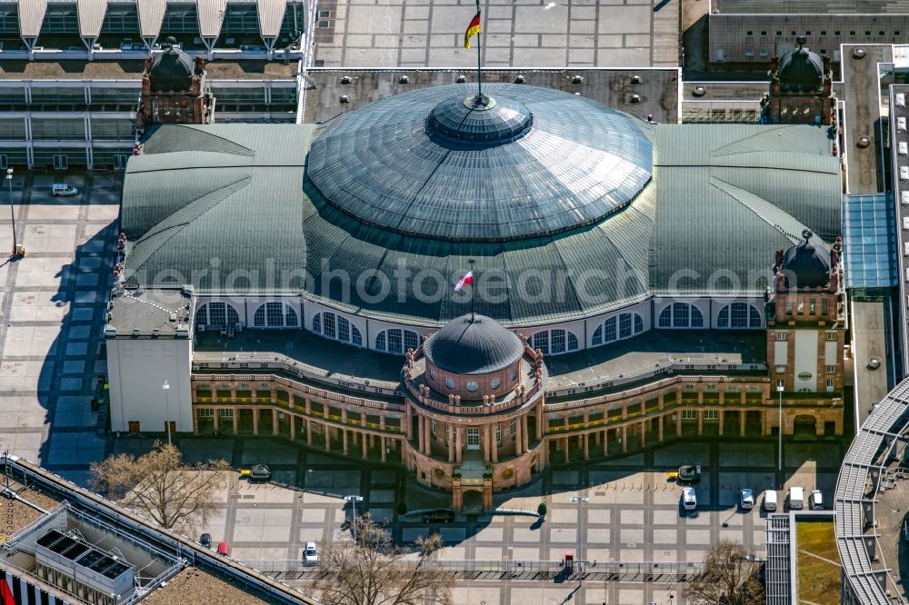 Aerial photograph Frankfurt am Main - Concert hall Festhalle Frankfurt on the Friedrich-Ebert-Anlage in the district Westend in Frankfurt in the state Hesse, Germany