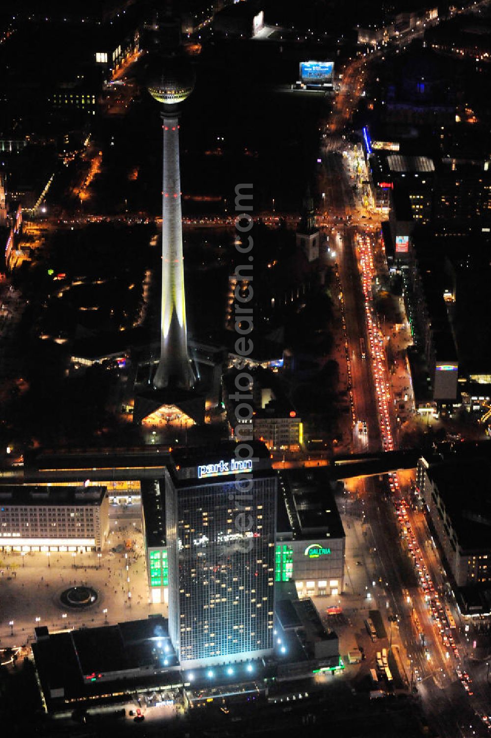 Aerial photograph Berlin - Nachtaufnahme: Park Inn Hotel, Kaufhaus Galeria Kaufhof, Bahnhof und Berliner Fernsehturm am Alexanderplatz mit Beleuchtung anläßlich des Festival of Lights. Night Shot: View of the Hotel, Shipping Mall and the Berlin TV Tower at the Alexanderplatz with illumination at the Festival of Lights.