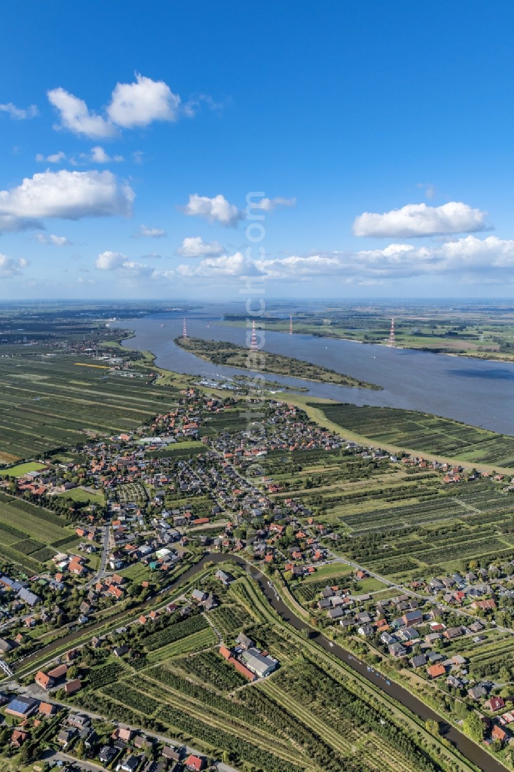 Aerial photograph Lühesand - Mainland and island of the course of the river Elbe Gruenendeich and Luehesand in the state Lower Saxony, Germany