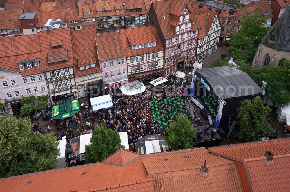 Duderstadt from the bird's eye view: Festival with a stage on Marktstrasse. Event for 32nd day of Lower Saxony in the old town of Duderstadt in Lower Saxony