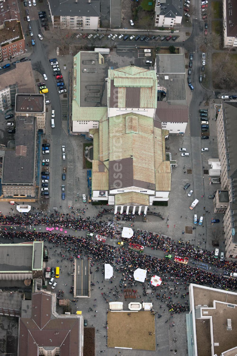 Aerial image Duisburg - DUISBURG 02/20/2012 overlooking the street carnival parade in the city of Duisburg in Duisburg at the Theatre Royal, Henry Square