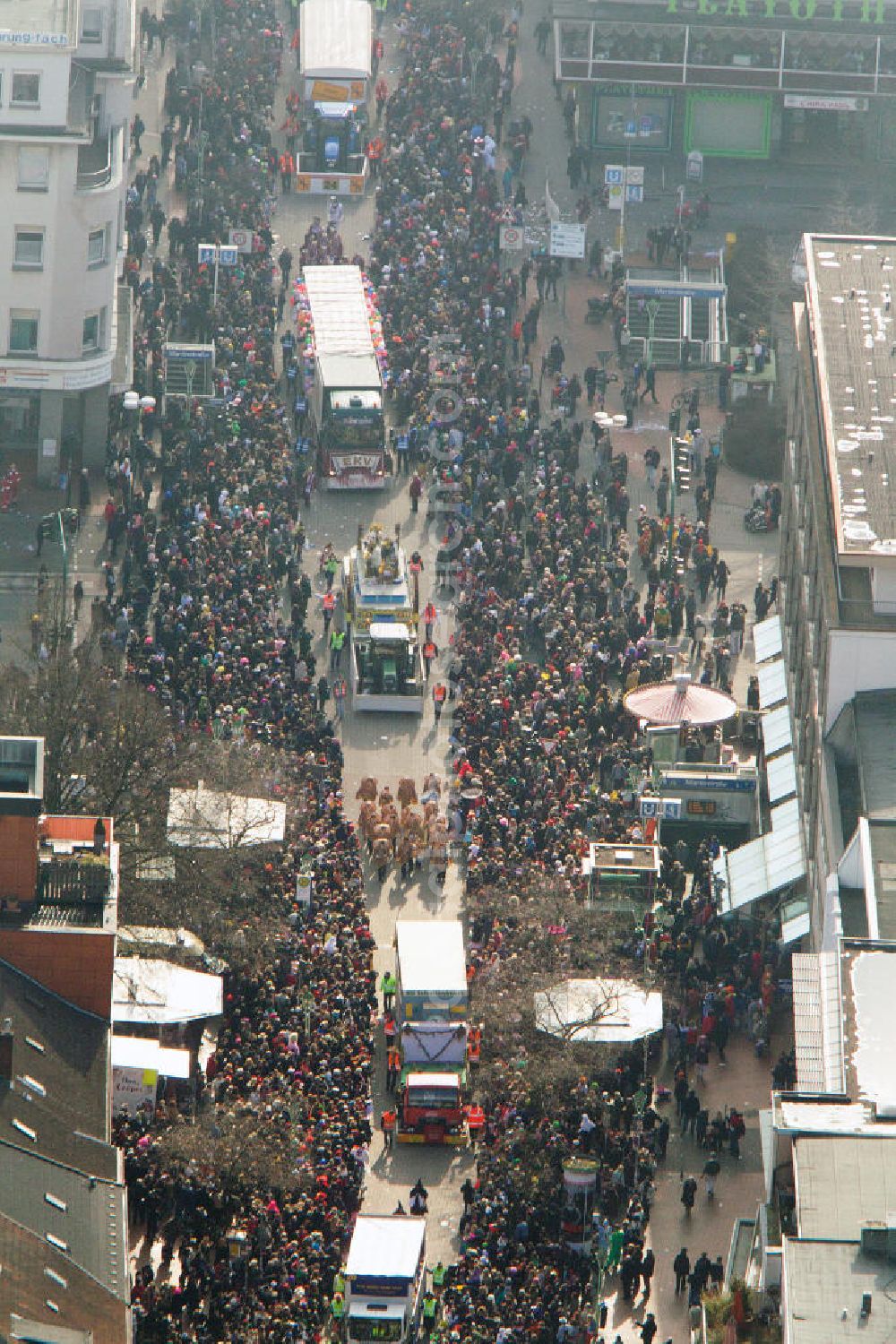 Duisburg from the bird's eye view: DUISBURG 02/20/2012 overlooking the street carnival parade in the city of Duisburg in Duisburg at the Theatre Royal, Henry Square