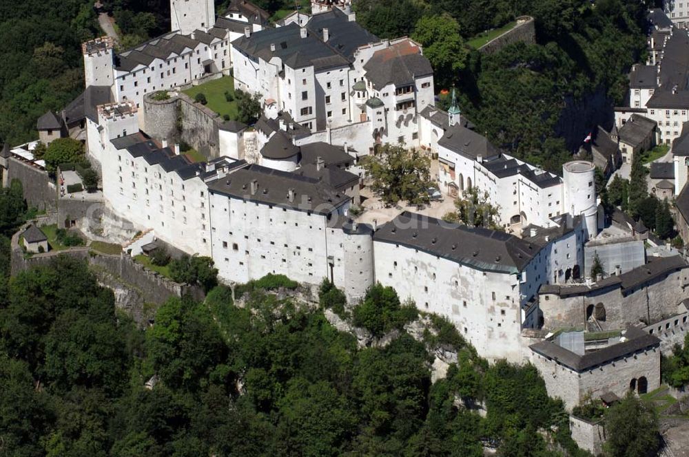 Salzburg from above - Die 900 Jahre alte Festung Hohensalzburg, das Wahrzeichen der Stadt, ist Europas größte und noch am besten erhaltene Burganlage. Heute gilt sie als Europas größte Festungsanlage mit mehr als 14.000 m² Baufläche. Salzburg 2007/07/14 Festung Hohensalzburg is a castle in the Austrian city of Salzburg. It sits on Festungberg hill. With a length of 250 meters and a width of 150 meters, it is one of the largest medieval castles in Europe.