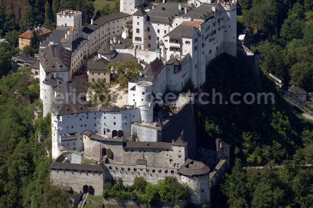 Salzburg from above - Die 900 Jahre alte Festung Hohensalzburg, das Wahrzeichen der Stadt, ist Europas größte und noch am besten erhaltene Burganlage. Die FestungsBahn fährt Besucher in das Innere der Burg. Sie ist rechts im Bild zu erkennen. Salzburg 2007/07/14 Festung Hohensalzburg is a castle in the Austrian city of Salzburg. It sits on Festungberg hill and one of the largest medieval castles in Europe. On the ride side of the picture is the railroad, that carries visitors to the castle.