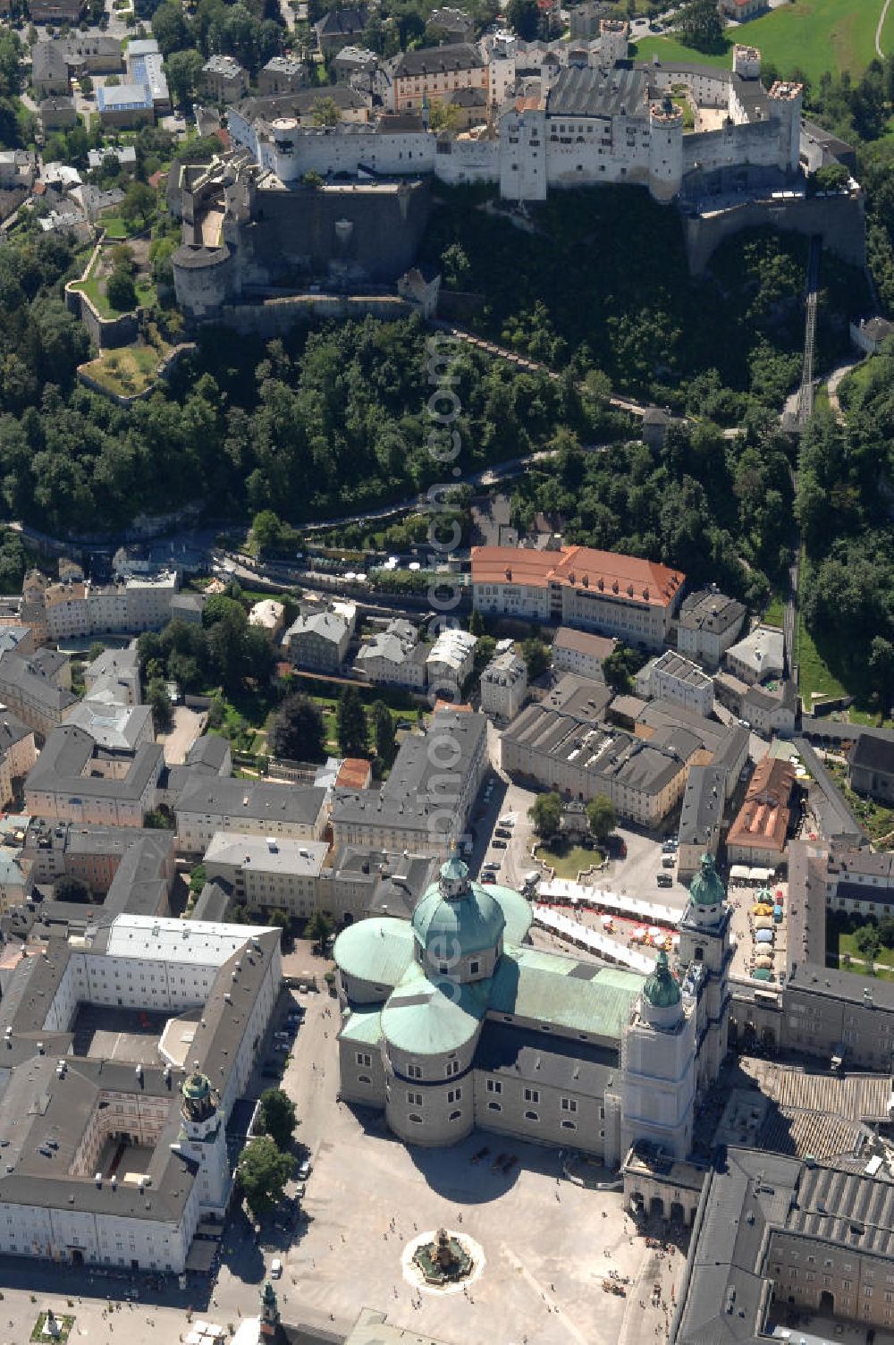 Aerial photograph SALZBURG - Die 900 Jahre alte Festung Hohensalzburg, das Wahrzeichen der Stadt, ist Europas größte und noch am besten erhaltene Burganlage. Heute gilt sie als Europas größte Festungsanlage mit mehr als 14.000 m² Baufläche. Salzburg 2007/07/14 Festung Hohensalzburg is a castle in the Austrian city of Salzburg. It sits on Festungberg hill. With a length of 250 meters and a width of 150 meters, it is one of the largest medieval castles in Europe.