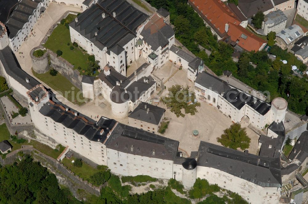 SALZBURG from above - Die 900 Jahre alte Festung Hohensalzburg, das Wahrzeichen der Stadt, ist Europas größte und noch am besten erhaltene Burganlage. Heute gilt sie als Europas größte Festungsanlage mit mehr als 14.000 m² Baufläche. Salzburg 2007/07/14 Festung Hohensalzburg is a castle in the Austrian city of Salzburg. It sits on Festungberg hill. With a length of 250 meters and a width of 150 meters, it is one of the largest medieval castles in Europe.