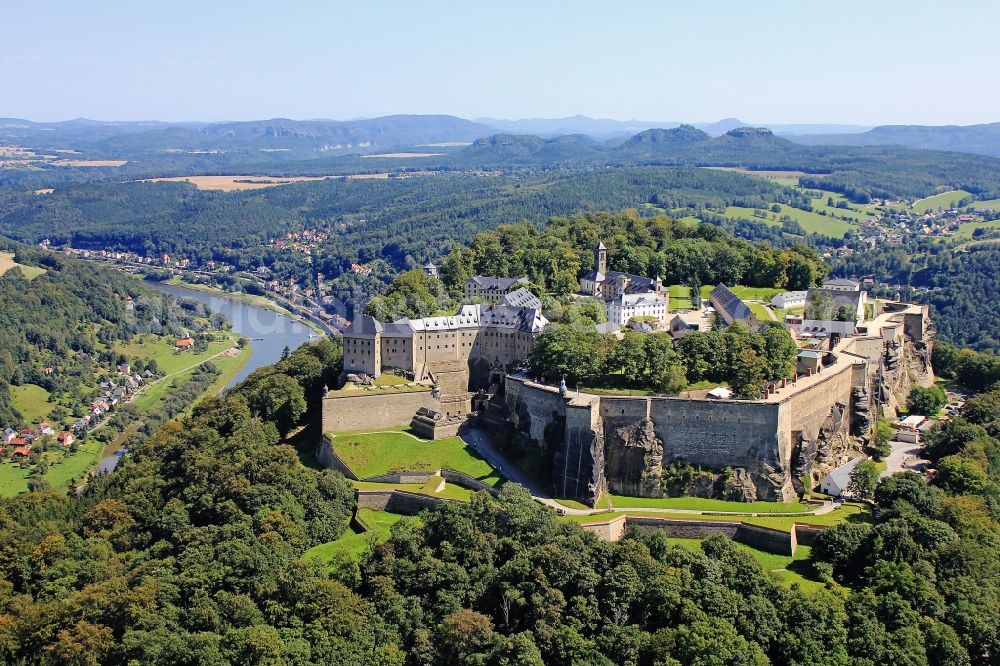 Aerial photograph Königstein - The Fortress Koenigstein at the river Elbe in the county district of Saxon Switzerland East Erzgebirge in the state of Saxony. The fortress is one of the largest mountain fortresses in Europe and is located amidst the Elbe sand stone mountains on the flat top mountain of the same name. In front of it, the river runs through a valley