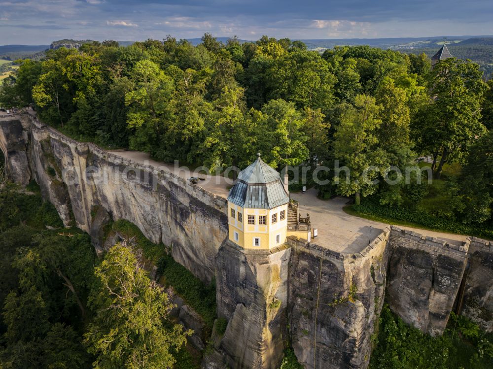 Aerial photograph Königstein - The Fortress Koenigstein at the river Elbe in the county district of Saxon Switzerland East Erzgebirge in the state of Saxony. The fortress is one of the largest mountain fortresses in Europe and is located amidst the Elbe sand stone mountains on the flat top mountain of the same name