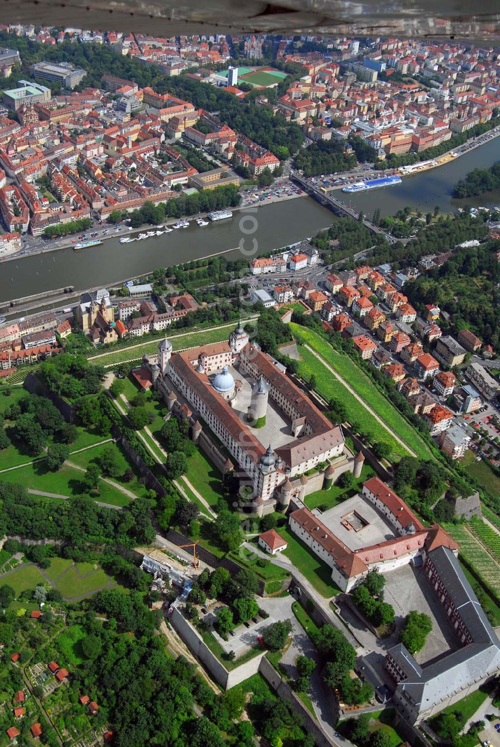 Aerial photograph Würzburg - Blick auf die Festung Marienberg mit dem Fürstenbaumuseum. Adresse: Festung Marienberg Nr. 239, 97082 Würzburg. Tel.: (0931) 355 17-50 Weitere Informationen zu erhalten bei der Schloß- und Gartenverwaltung Würzburg im Residenzplatz 2 Tor B in Würzburg.