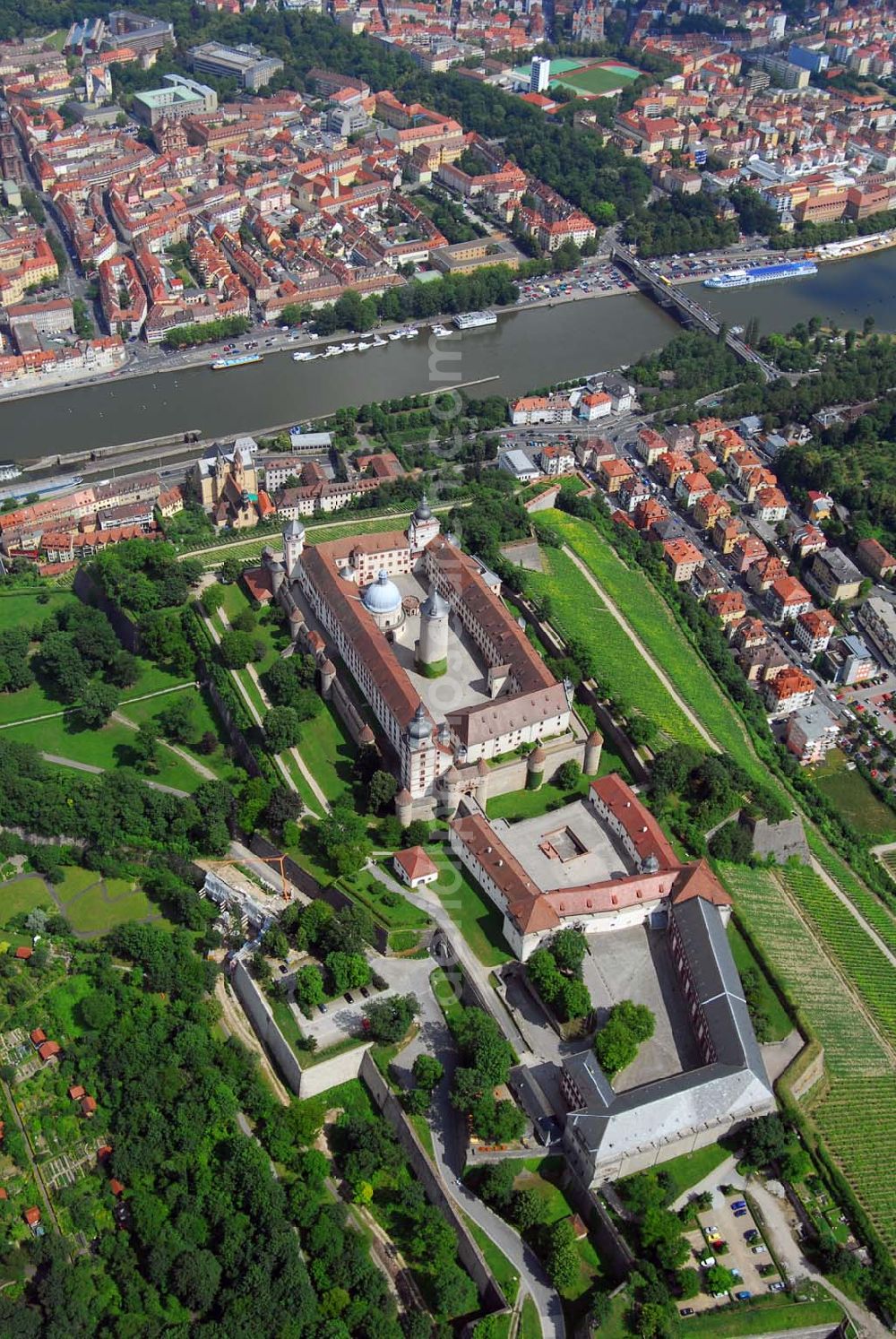 Würzburg from above - Blick auf die Festung Marienberg mit dem Fürstenbaumuseum. Adresse: Festung Marienberg Nr. 239, 97082 Würzburg. Tel.: (0931) 355 17-50 Weitere Informationen zu erhalten bei der Schloß- und Gartenverwaltung Würzburg im Residenzplatz 2 Tor B in Würzburg.