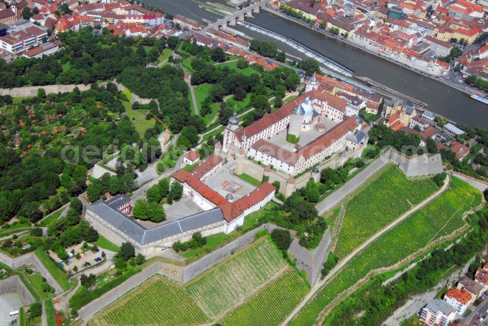 Aerial image Würzburg - Blick auf die Festung Marienberg mit dem Fürstenbaumuseum. Adresse: Festung Marienberg Nr. 239, 97082 Würzburg. Tel.: (0931) 355 17-50 Weitere Informationen zu erhalten bei der Schloß- und Gartenverwaltung Würzburg im Residenzplatz 2 Tor B in Würzburg.