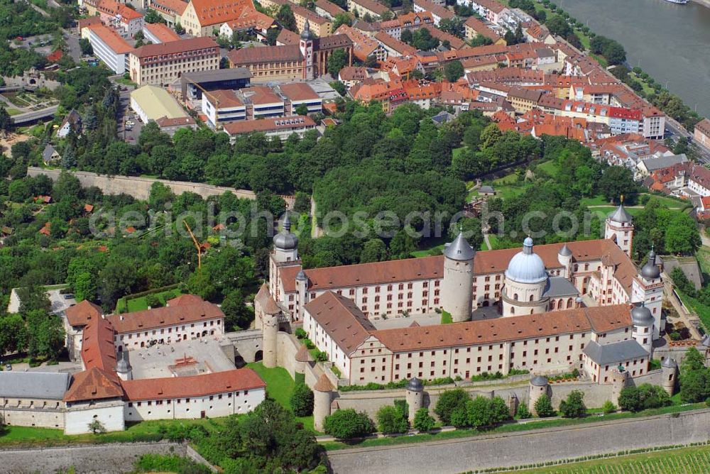 Würzburg from above - Blick auf die Festung Marienberg mit dem Fürstenbaumuseum. Adresse: Festung Marienberg Nr. 239, 97082 Würzburg. Tel.: (0931) 355 17-50 Weitere Informationen zu erhalten bei der Schloß- und Gartenverwaltung Würzburg im Residenzplatz 2 Tor B in Würzburg.