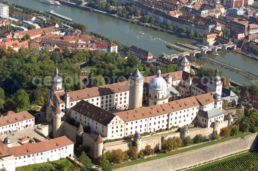 Aerial photograph Würzburg - Blick auf die Festung Marienberg mit Museen in Würzburg. Die Festung wurde im Laufe der Geschichte mehrfach umgebaut. Die ältesten noch erhaltenen Teile sind von 704. Bei der Bombardierung Würzburgs am 16. März 1945 wurde die Festung stark beschädigt und ab 1950 wieder aufgebaut. Heute beherbergt sie das Mainfränkische Museum Würzburg sowie das Fürstenbaumuseum. Kontakt Festung: Festung Marienberg, Nr. 239, 97082 Würzburg, Tel. +49(0)931 3551750; Kontakt Museen: Mainfränkisches Museum Würzburg, Festung Marienberg, Oberer Burgweg, 97082 Würzburg, Tel. +49(0)931 20594 0, Fax +49(0)931 20594 56, Email: sekretariat@mainfraenkisches-museum.de