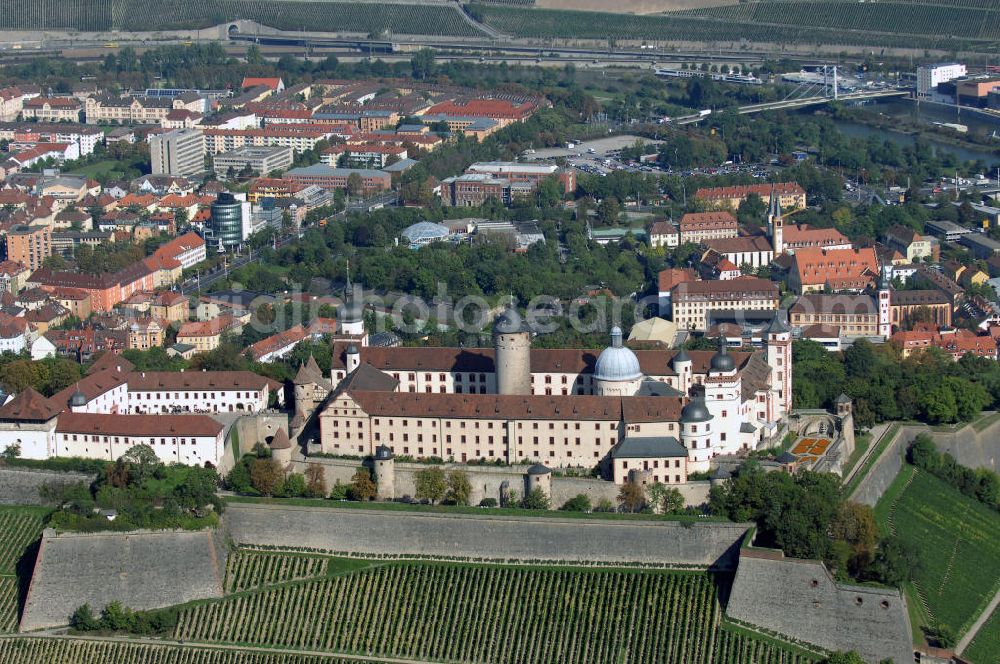 Aerial image Würzburg - Blick auf die Festung Marienberg mit Museen in Würzburg. Die Festung wurde im Laufe der Geschichte mehrfach umgebaut. Die ältesten noch erhaltenen Teile sind von 704. Bei der Bombardierung Würzburgs am 16. März 1945 wurde die Festung stark beschädigt und ab 1950 wieder aufgebaut. Heute beherbergt sie das Mainfränkische Museum Würzburg sowie das Fürstenbaumuseum. Kontakt Festung: Festung Marienberg, Nr. 239, 97082 Würzburg, Tel. +49(0)931 3551750; Kontakt Museen: Mainfränkisches Museum Würzburg, Festung Marienberg, Oberer Burgweg, 97082 Würzburg, Tel. +49(0)931 20594 0, Fax +49(0)931 20594 56, Email: sekretariat@mainfraenkisches-museum.de