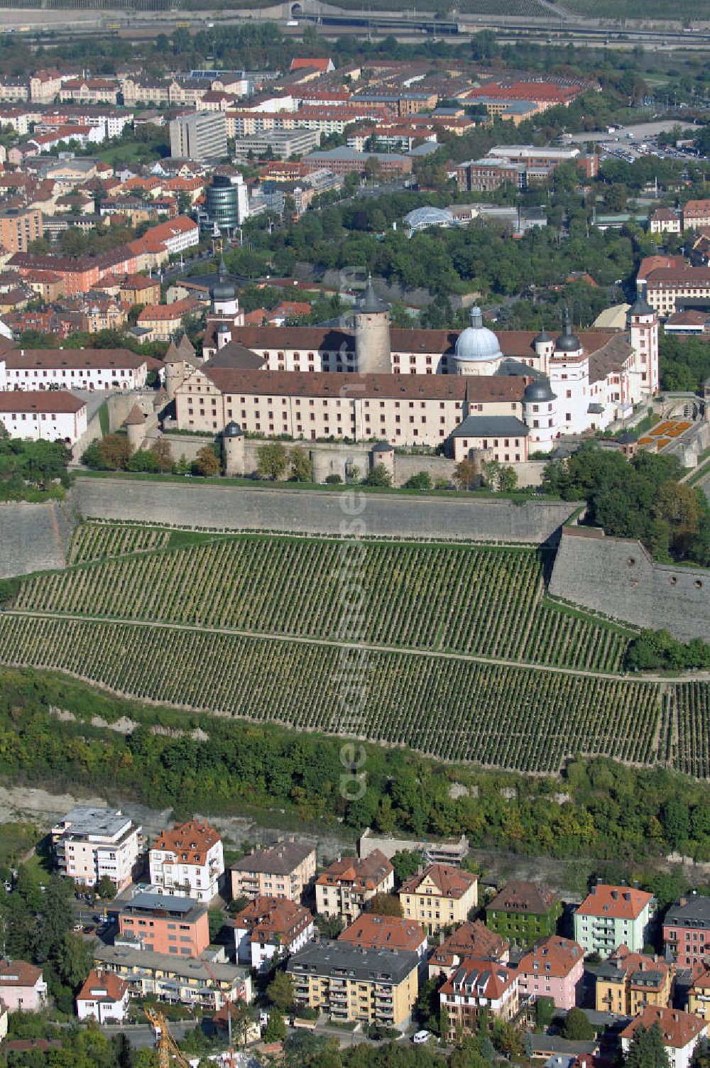 Aerial image Würzburg - Blick auf die Festung Marienberg mit Museen in Würzburg. Die Festung wurde im Laufe der Geschichte mehrfach umgebaut. Die ältesten noch erhaltenen Teile sind von 704. Bei der Bombardierung Würzburgs am 16. März 1945 wurde die Festung stark beschädigt und ab 1950 wieder aufgebaut. Heute beherbergt sie das Mainfränkische Museum Würzburg sowie das Fürstenbaumuseum. Kontakt Festung: Festung Marienberg, Nr. 239, 97082 Würzburg, Tel. +49(0)931 3551750; Kontakt Museen: Mainfränkisches Museum Würzburg, Festung Marienberg, Oberer Burgweg, 97082 Würzburg, Tel. +49(0)931 20594 0, Fax +49(0)931 20594 56, Email: sekretariat@mainfraenkisches-museum.de