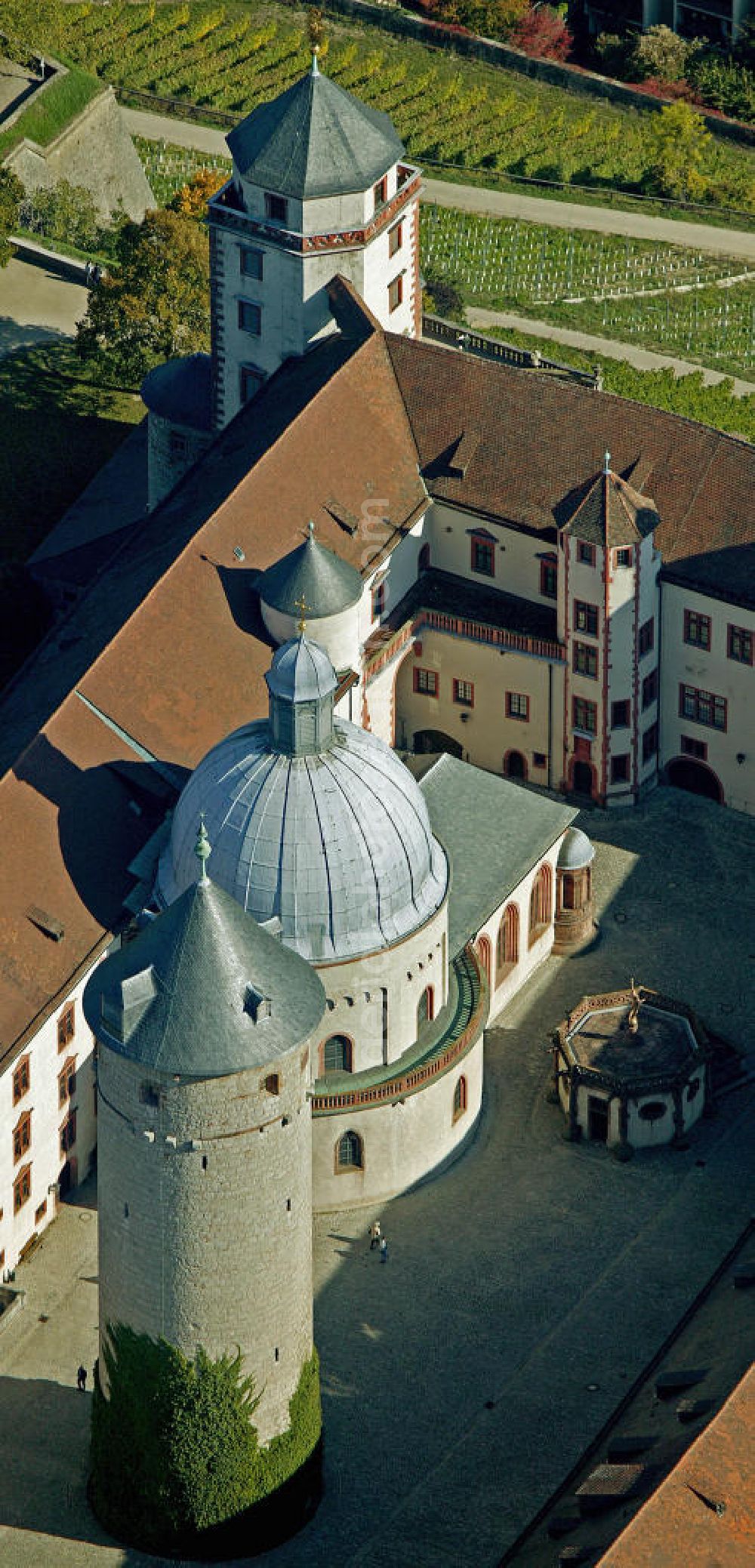 Aerial photograph Würzburg - Blick auf die Festung Marienberg in Würzburg. Das beherrschende Wahrzeichen von Würzburg erhebt sich auf einer Bergzunge fast 100 m über dem Main. Von 1253 bis 1719 war die Festung Marienberg die Residenz der Würzburger Fürstbischöfe. Heute beherbergt es das Mainfränkische Museum. View of the Fortress Marienberg in Wuerzburg. From 1253 to 1719 it was the residence of the prince-bishops of Würzburg.