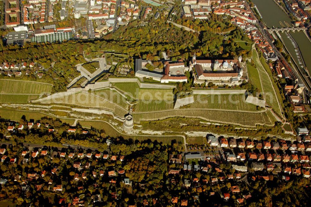 Würzburg from the bird's eye view: Blick auf die Festung Marienberg in Würzburg. Das beherrschende Wahrzeichen von Würzburg erhebt sich auf einer Bergzunge fast 100 m über dem Main. Von 1253 bis 1719 war die Festung Marienberg die Residenz der Würzburger Fürstbischöfe. Heute beherbergt es das Mainfränkische Museum. View of the Fortress Marienberg in Wuerzburg. From 1253 to 1719 it was the residence of the prince-bishops of Würzburg.