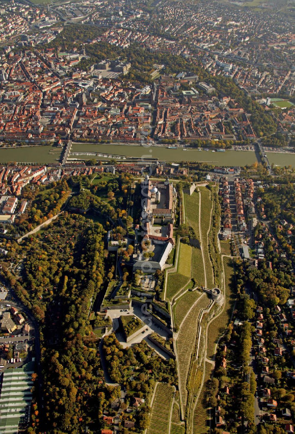 Würzburg from above - Blick auf die Festung Marienberg in Würzburg. Das beherrschende Wahrzeichen von Würzburg erhebt sich auf einer Bergzunge fast 100 m über dem Main. Von 1253 bis 1719 war die Festung Marienberg die Residenz der Würzburger Fürstbischöfe. Heute beherbergt es das Mainfränkische Museum. View of the Fortress Marienberg in Wuerzburg. From 1253 to 1719 it was the residence of the prince-bishops of Würzburg.