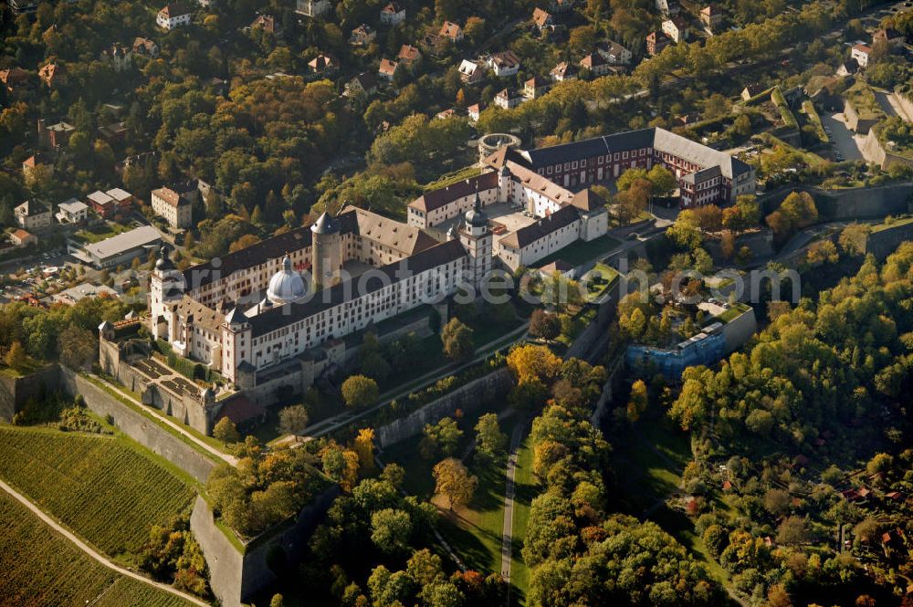 Würzburg from the bird's eye view: Blick auf die Festung Marienberg in Würzburg. Das beherrschende Wahrzeichen von Würzburg erhebt sich auf einer Bergzunge fast 100 m über dem Main. Von 1253 bis 1719 war die Festung Marienberg die Residenz der Würzburger Fürstbischöfe. Heute beherbergt es das Mainfränkische Museum. View of the Fortress Marienberg in Wuerzburg. From 1253 to 1719 it was the residence of the prince-bishops of Würzburg.