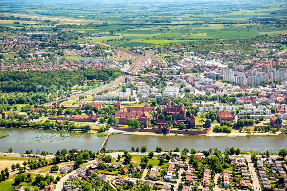 Aerial image Malbork Marienburg - Fortress of Ordensburg Marienburg in Malbork Marienburg in Pomorskie, Poland