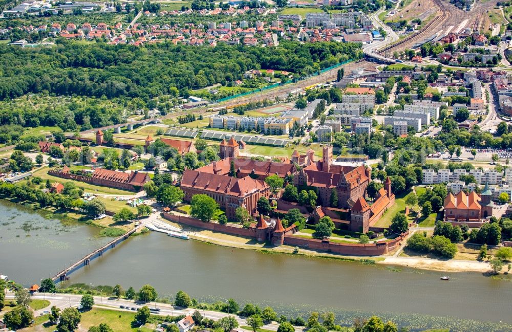 Aerial photograph Malbork Marienburg - Fortress of Ordensburg Marienburg in Malbork Marienburg in Pomorskie, Poland