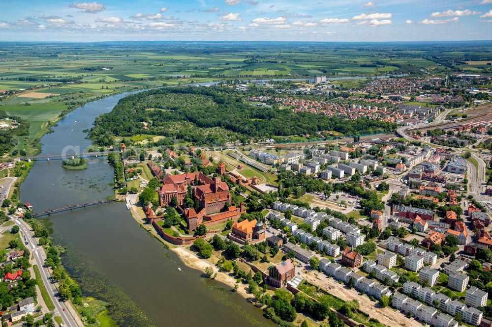 Aerial image Malbork Marienburg - Fortress of Ordensburg Marienburg in Malbork Marienburg in Pomorskie, Poland