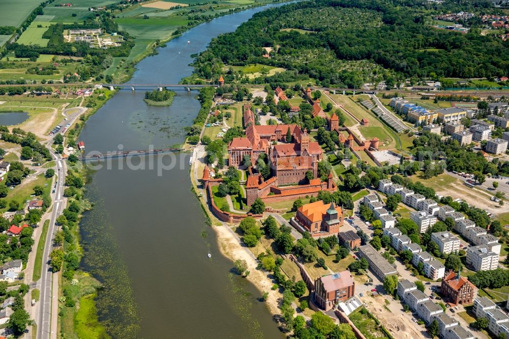 Aerial photograph Malbork Marienburg - Fortress of Ordensburg Marienburg in Malbork Marienburg in Pomorskie, Poland