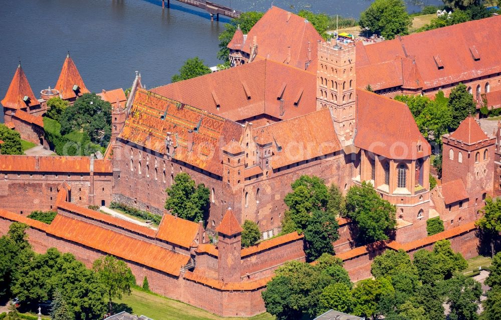 Aerial image Malbork Marienburg - Fortress of Ordensburg Marienburg in Malbork Marienburg in Pomorskie, Poland