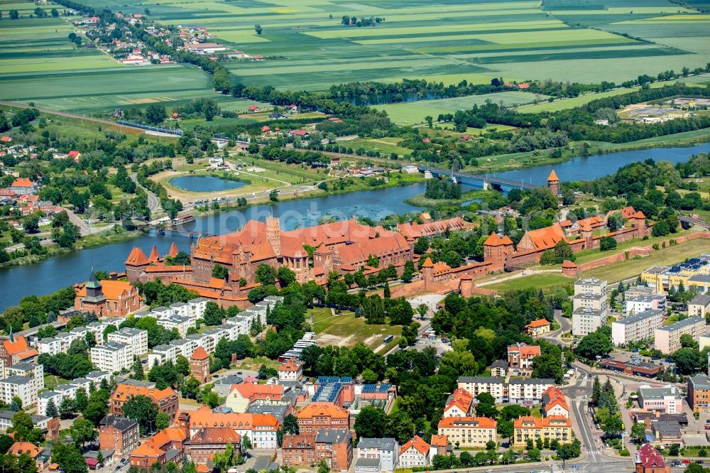 Aerial image Malbork Marienburg - Fortress of Ordensburg Marienburg in Malbork Marienburg in Pomorskie, Poland