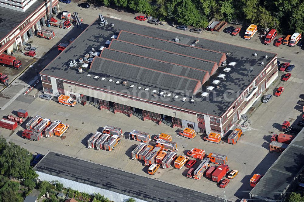 Berlin - Wedding from the bird's eye view: Das Gelände der Berufsfeuerwache Charlottenburg-Nord mit dem Technischen Dienst I und Werkstatt. The site of the Fire Station Charlottenburg-Nord with the technical service I and workshop.