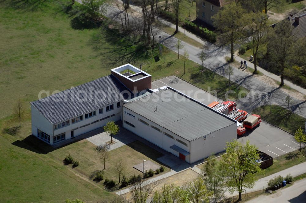 Aerial image WERNEUCHEN - Blick auf die moderniserte Feuerwache der Freiwilligen Feuerwehr Werneuchen an der Wesendahler Strasse 8a in 16356 Werneuchen. Die 1899 gegründete Feuerwache ist eine der ältesten freiwilligen Feuerwachen in Brandenburg und feiert vom 19. bis 24. Juni 2009 Ihr einhundertjähriges Bestehen.