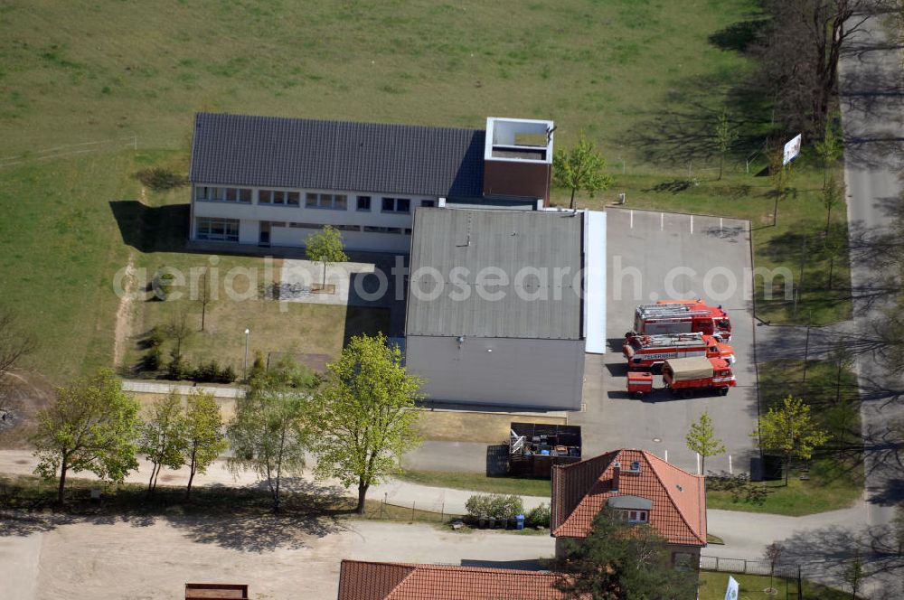 Aerial photograph WERNEUCHEN - Blick auf die moderniserte Feuerwache der Freiwilligen Feuerwehr Werneuchen an der Wesendahler Strasse 8a in 16356 Werneuchen. Die 1899 gegründete Feuerwache ist eine der ältesten freiwilligen Feuerwachen in Brandenburg und feiert vom 19. bis 24. Juni 2009 Ihr einhundertjähriges Bestehen.