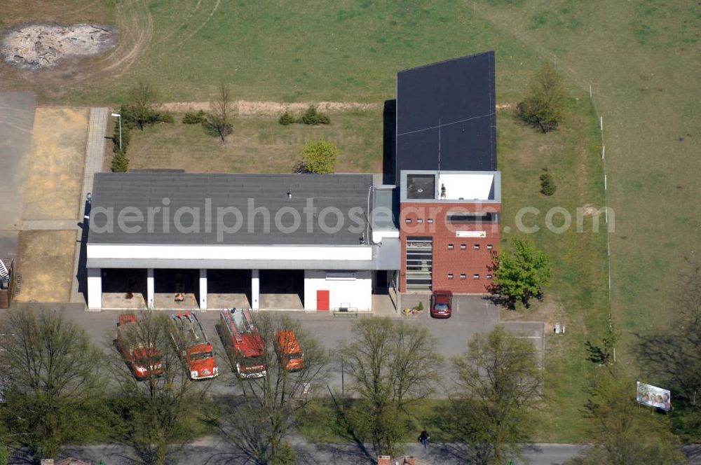 Aerial image WERNEUCHEN - Blick auf die moderniserte Feuerwache der Freiwilligen Feuerwehr Werneuchen an der Wesendahler Strasse 8a in 16356 Werneuchen. Die 1899 gegründete Feuerwache ist eine der ältesten freiwilligen Feuerwachen in Brandenburg und feiert vom 19. bis 24. Juni 2009 Ihr einhundertjähriges Bestehen.