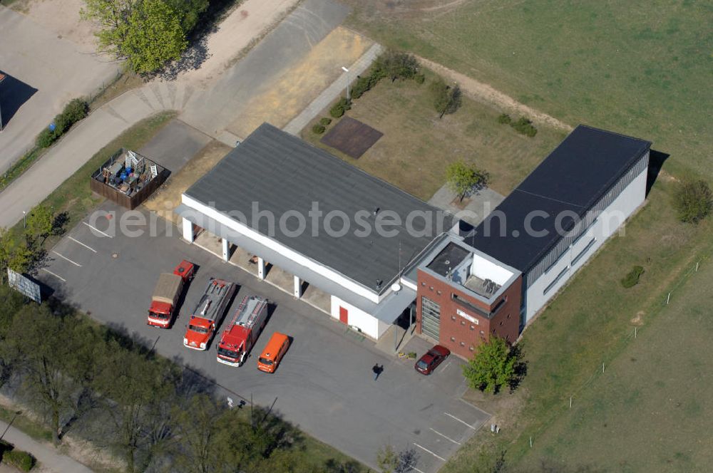 WERNEUCHEN from above - Blick auf die moderniserte Feuerwache der Freiwilligen Feuerwehr Werneuchen an der Wesendahler Strasse 8a in 16356 Werneuchen. Die 1899 gegründete Feuerwache ist eine der ältesten freiwilligen Feuerwachen in Brandenburg und feiert vom 19. bis 24. Juni 2009 Ihr einhundertjähriges Bestehen.