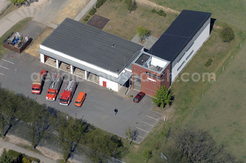 Aerial image WERNEUCHEN - Blick auf die moderniserte Feuerwache der Freiwilligen Feuerwehr Werneuchen an der Wesendahler Strasse 8a in 16356 Werneuchen. Die 1899 gegründete Feuerwache ist eine der ältesten freiwilligen Feuerwachen in Brandenburg und feiert vom 19. bis 24. Juni 2009 Ihr einhundertjähriges Bestehen.