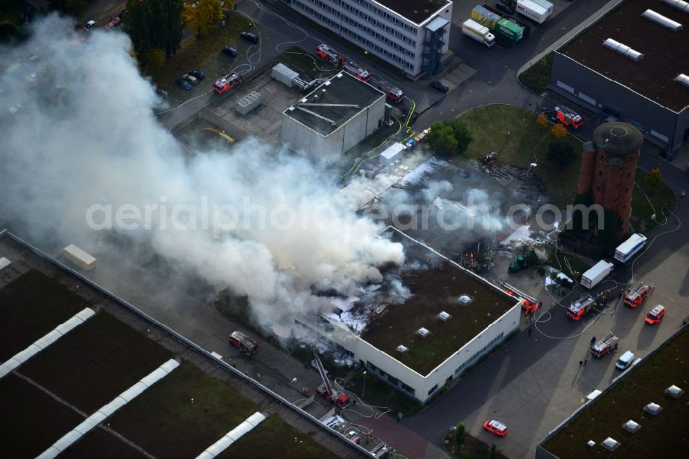 Aerial photograph Berlin - Fire - use to control a large - fire in a warehouse in the industrial and commercial area to the Gaußstraße in Charlottenburg in Berlin