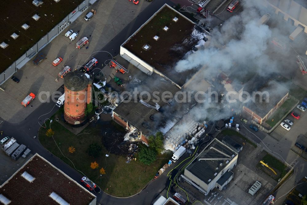 Aerial image Berlin - Fire - use to control a large - fire in a warehouse in the industrial and commercial area to the Gaußstraße in Charlottenburg in Berlin