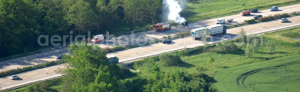 Dessau from above - Blick auf einen Feuerwehreinsatz zur Löschung eines PKW- Brandes auf der Autobahn A9 / E51 bei Dessau. View of a fire department for cancellation of a car fire on the highway A9 / E51 in Dessau.