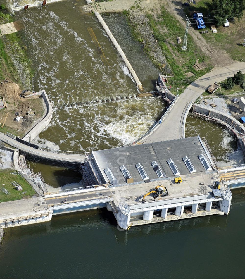 Spremberg from above - Öffnung der Schleusentore an der Talsperre Spremberg. Das kontrollierte Ablaufen der aufgestauten Spree soll größere Überschwemmungen vor allem in Cottbus verhindern. Opening of the flood gates at the Spremberg Reservoir. The controlled drainage of the dammed Spree River is to prevent major floods, particularly in Cottbus.